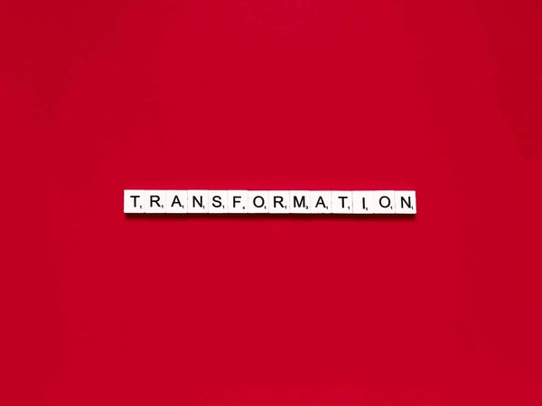 Comment intégrer un espace bar swim-up dans une piscine sans altérer la structure existante?