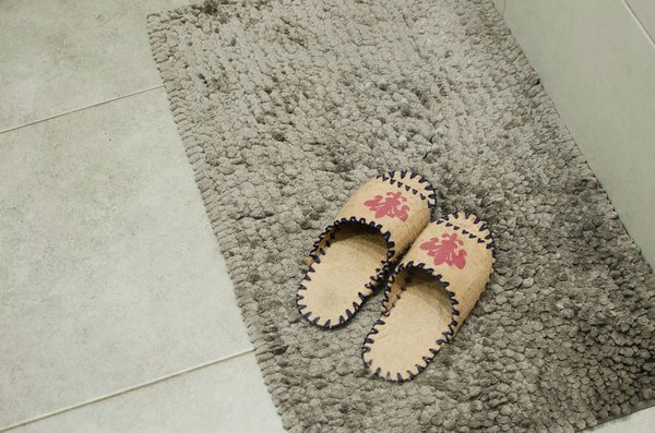 Sécurité et style : trouvez le tapis de bain idéal